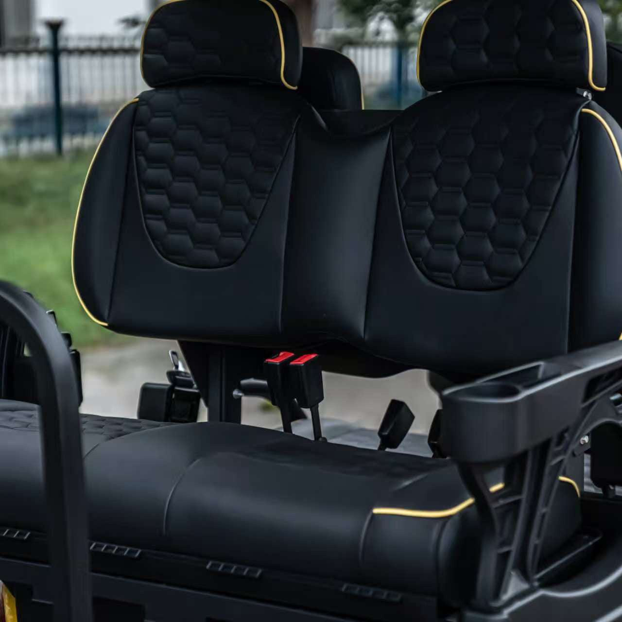4-Seater Electric Golf Cart with Multimedia Screen | Multi-Purpose Utility Vehicle | YIPU-GC-K 2S+2S