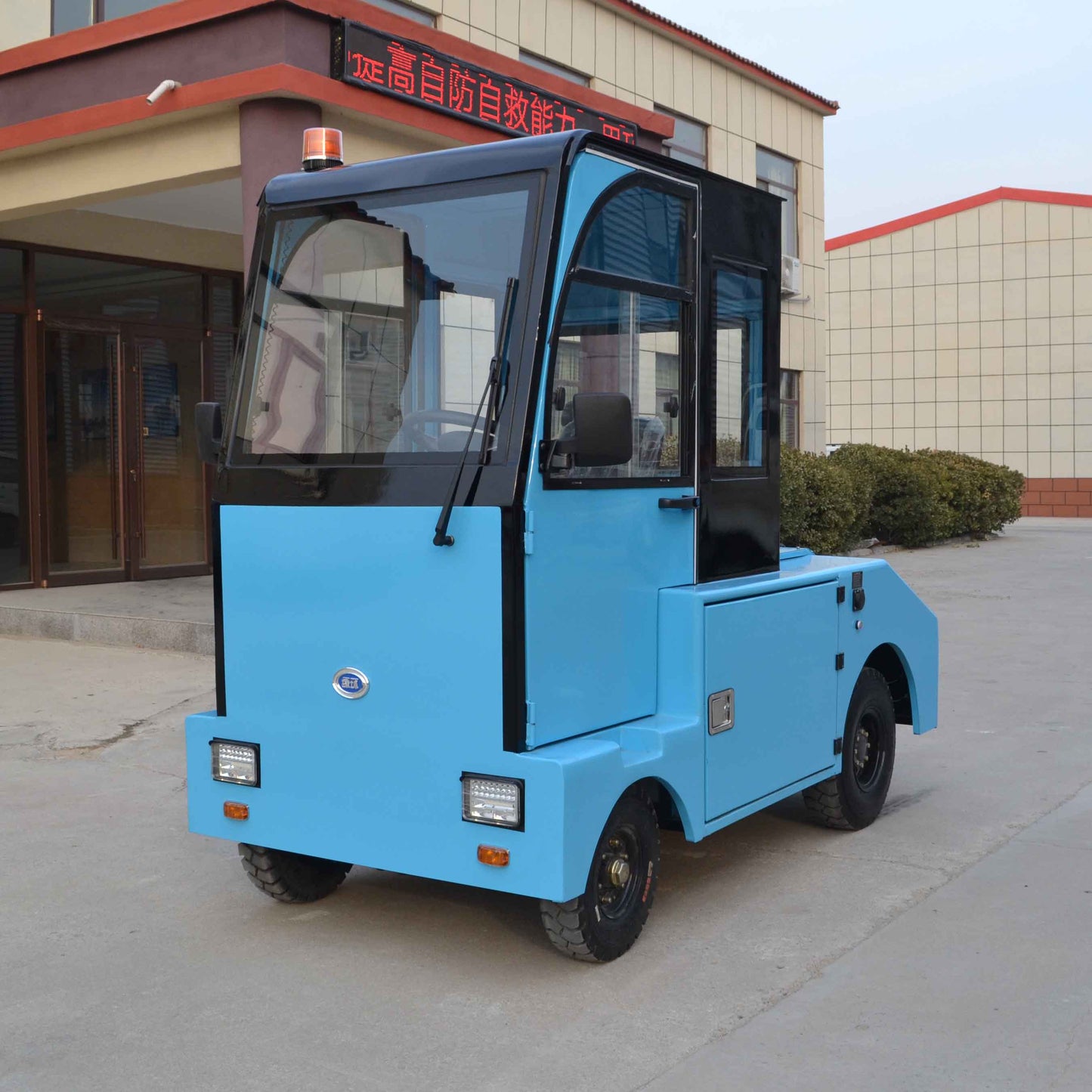 1-Seater Electric Tow Tractor – 72V with 3000kg Towing Capacity for Industrial Use | YIPU-T 6T