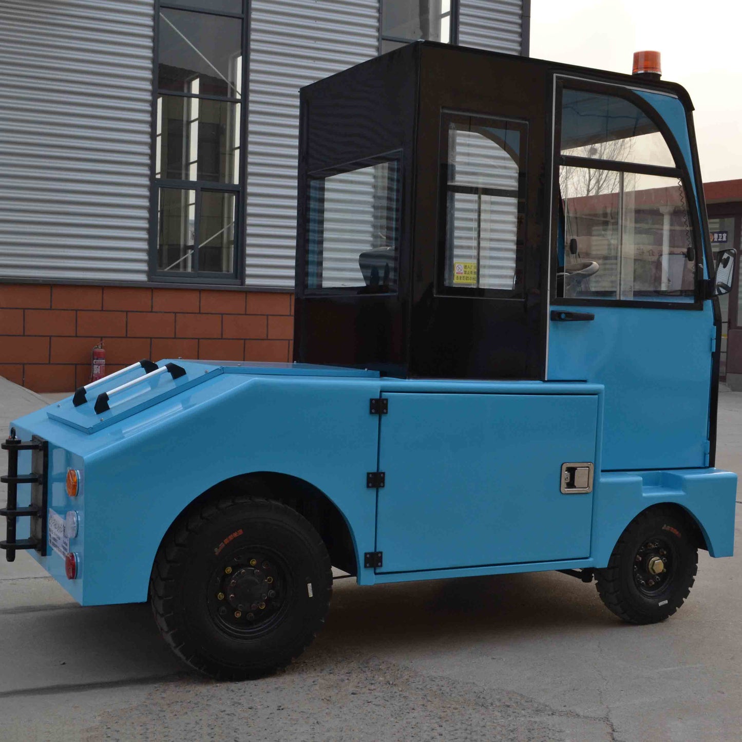 1-Seater Electric Tow Tractor – 72V with 3000kg Towing Capacity for Industrial Use | YIPU-T 6T
