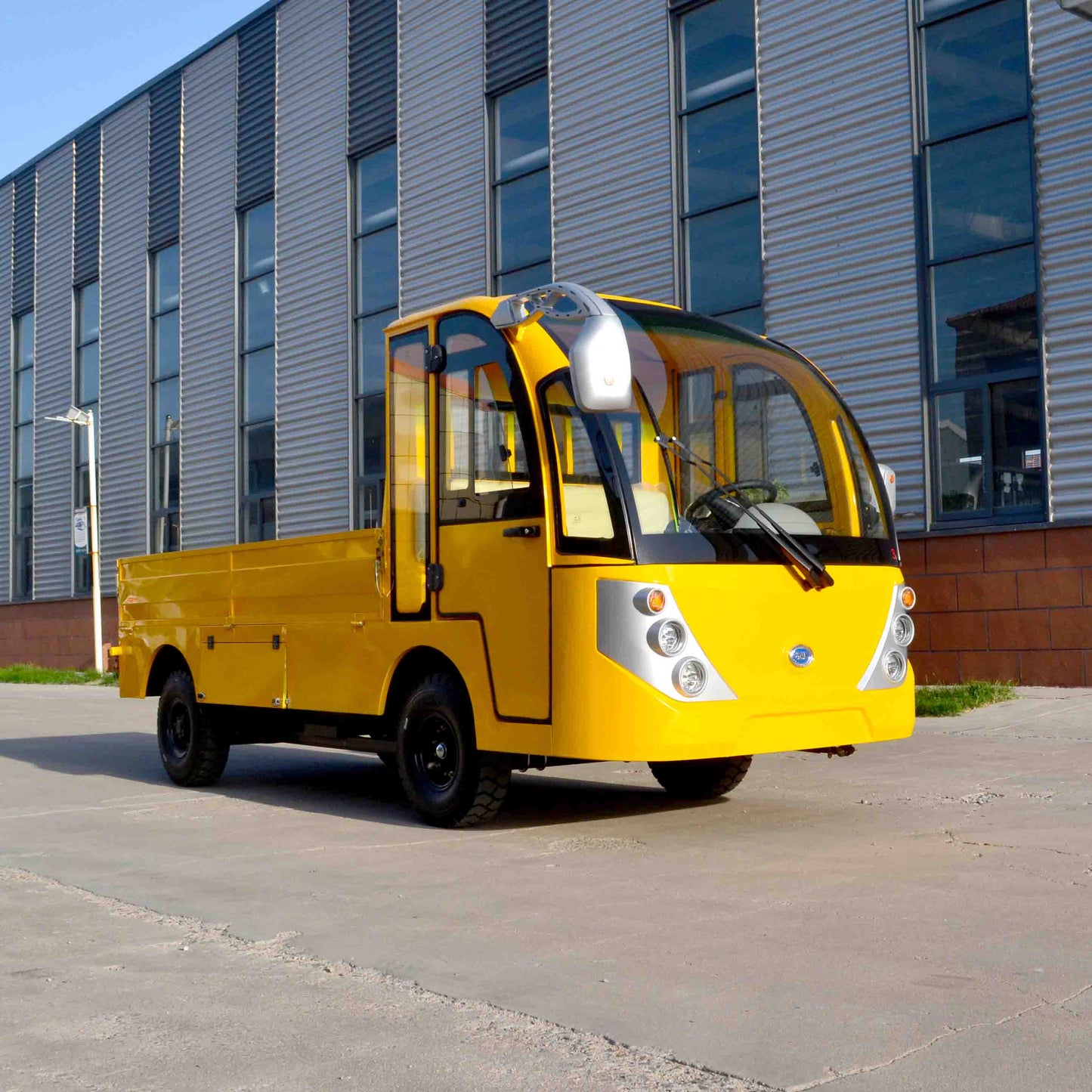 2-Seater Electric Utility Truck – 48V/72V with 2000kg Payload & 2200mm Cargo Bed | YIPU-TT 2T
