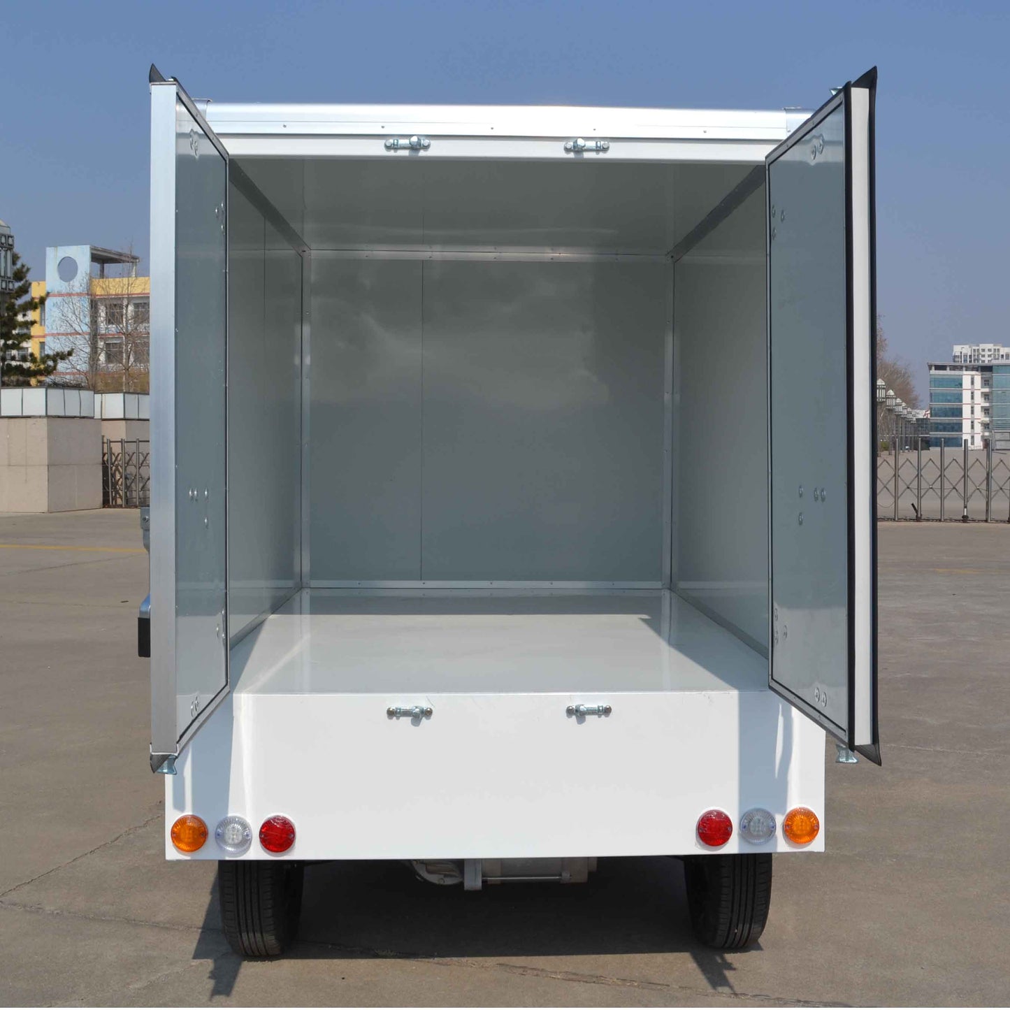 2-Seater Electric Food Delivery Cart – 48V/72V with Insulated Cargo Box | YIPU-FDC 1T