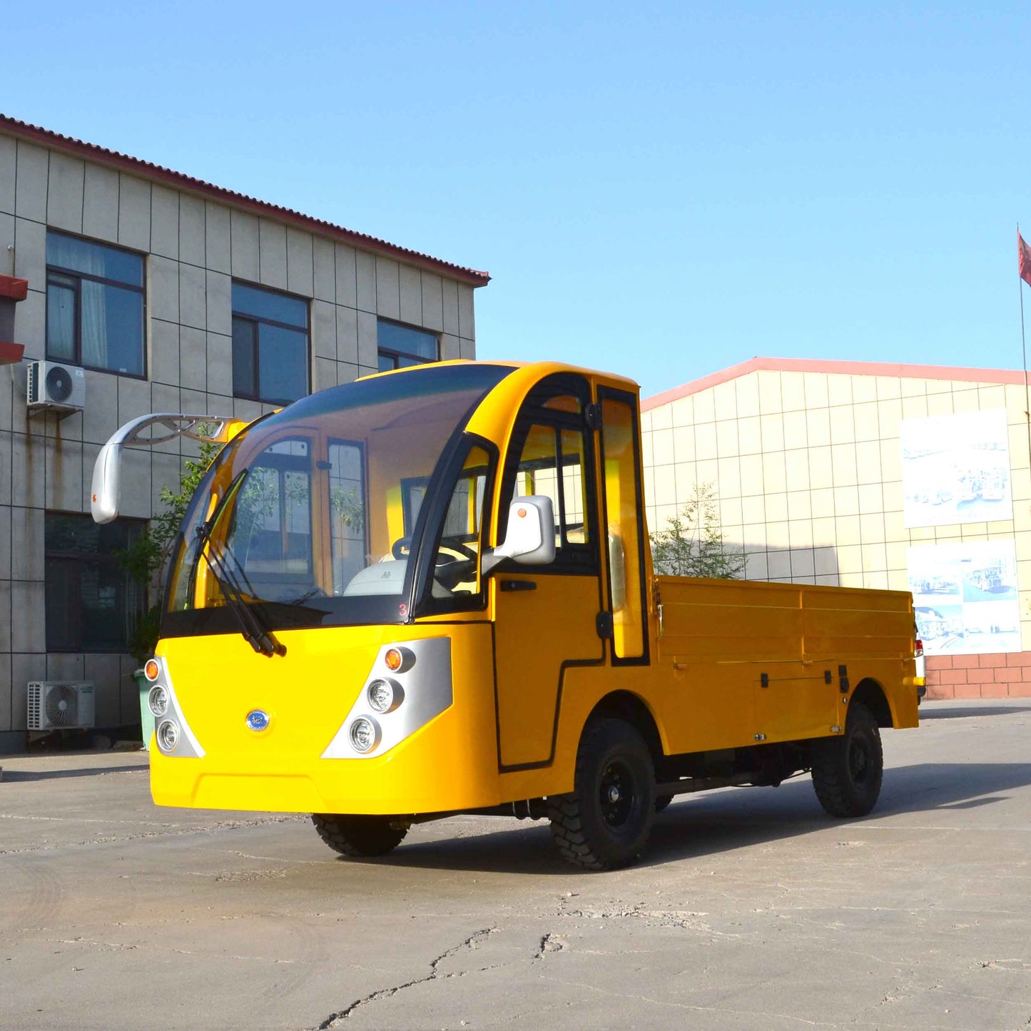 2-Seater Electric Utility Truck – 48V/72V with 2000kg Payload & 2200mm Cargo Bed | YIPU-TT 2T