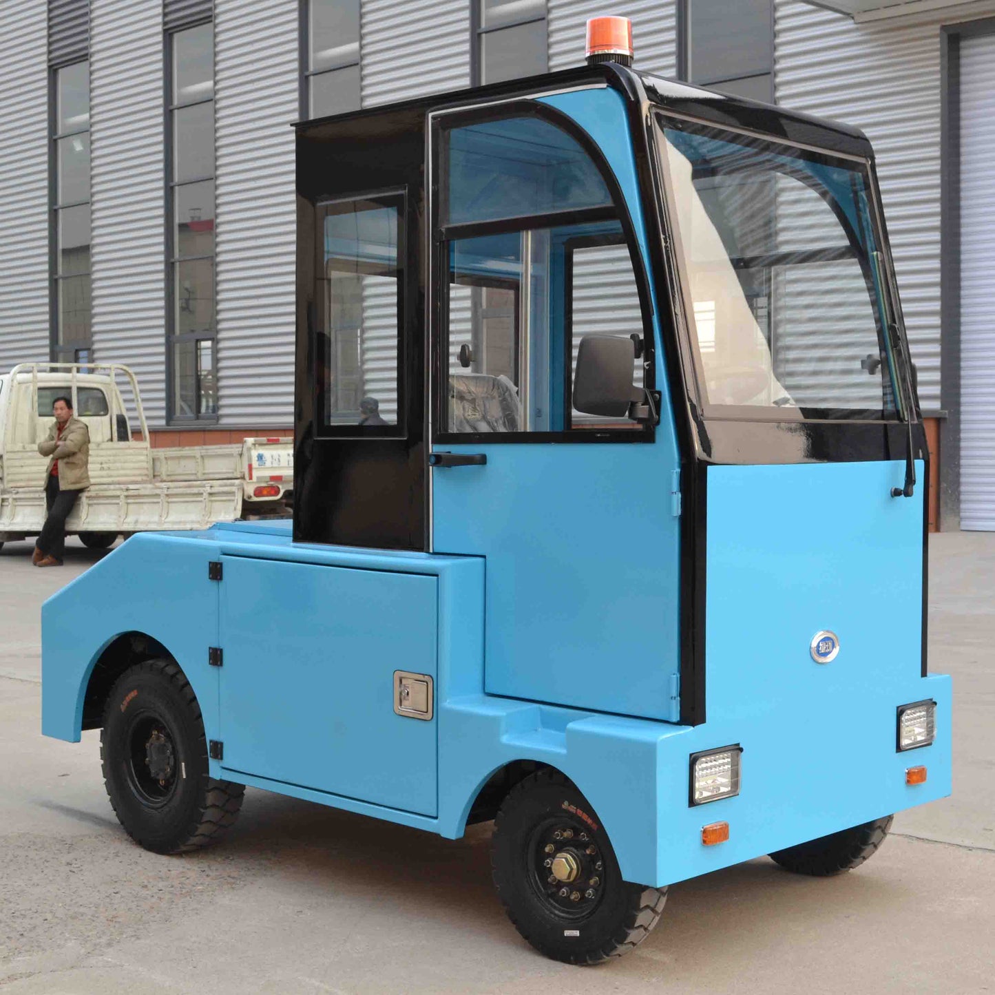 1-Seater Electric Tow Tractor – 72V with 3000kg Towing Capacity for Industrial Use | YIPU-T 6T